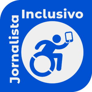 Logo com texto em branco e ícone em azul azul de uma figura em uma cadeira de rodas segurando um telefone com o nome Jornalista Inclusivo.